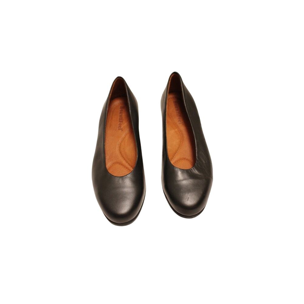 New $275 women’s  8 Black Leather BEAUTIFEEL Med Heel Made In Isreal Never Worn